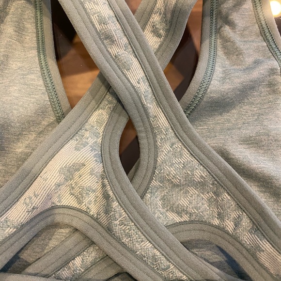 ADAPT ANIMAL SEAMLESS SPORTS BRA - Picture 5 of 7